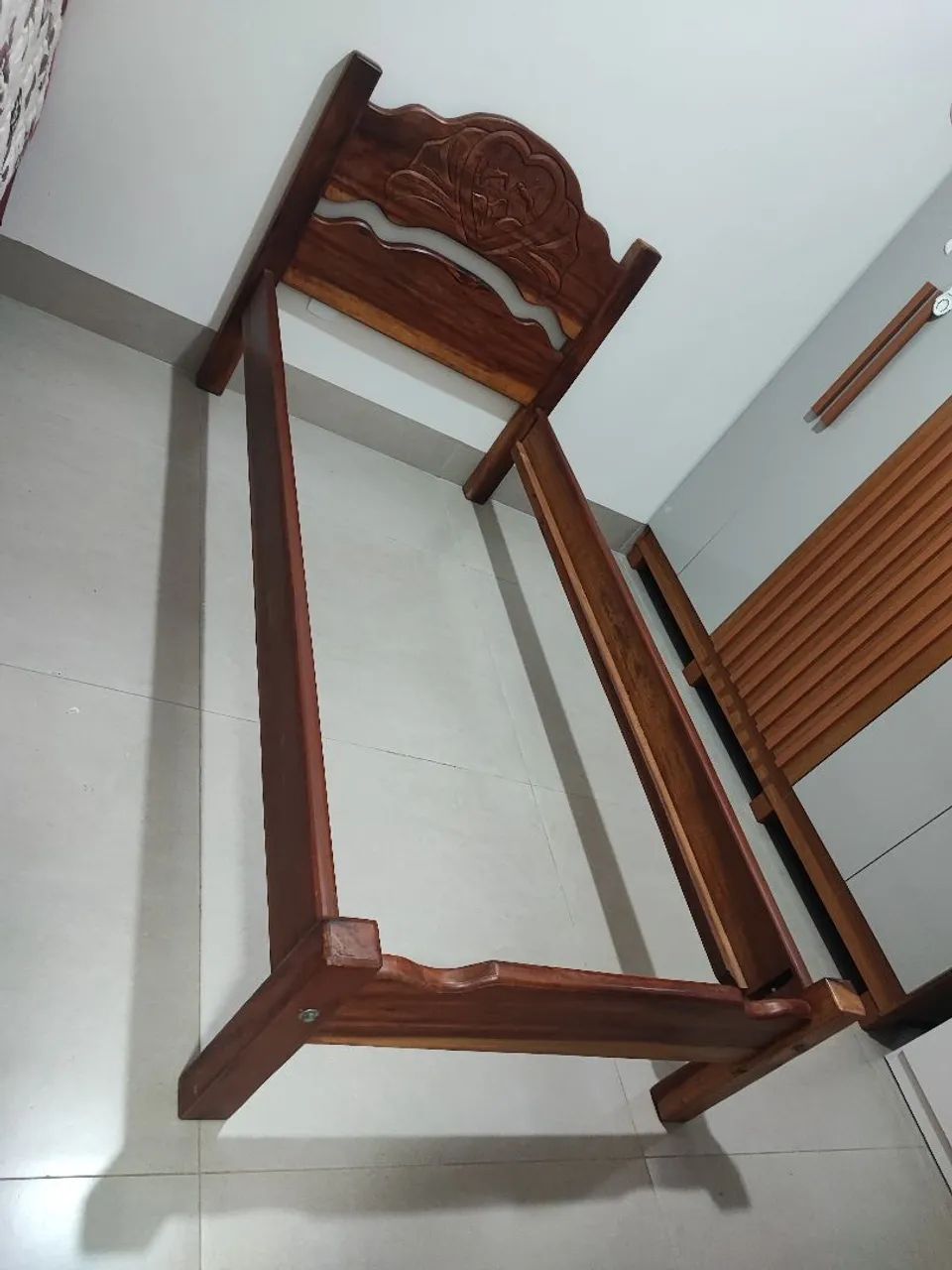 Cama de Solteiro em Madeira Maciça - Cabeceira Entalhada - Foto 3