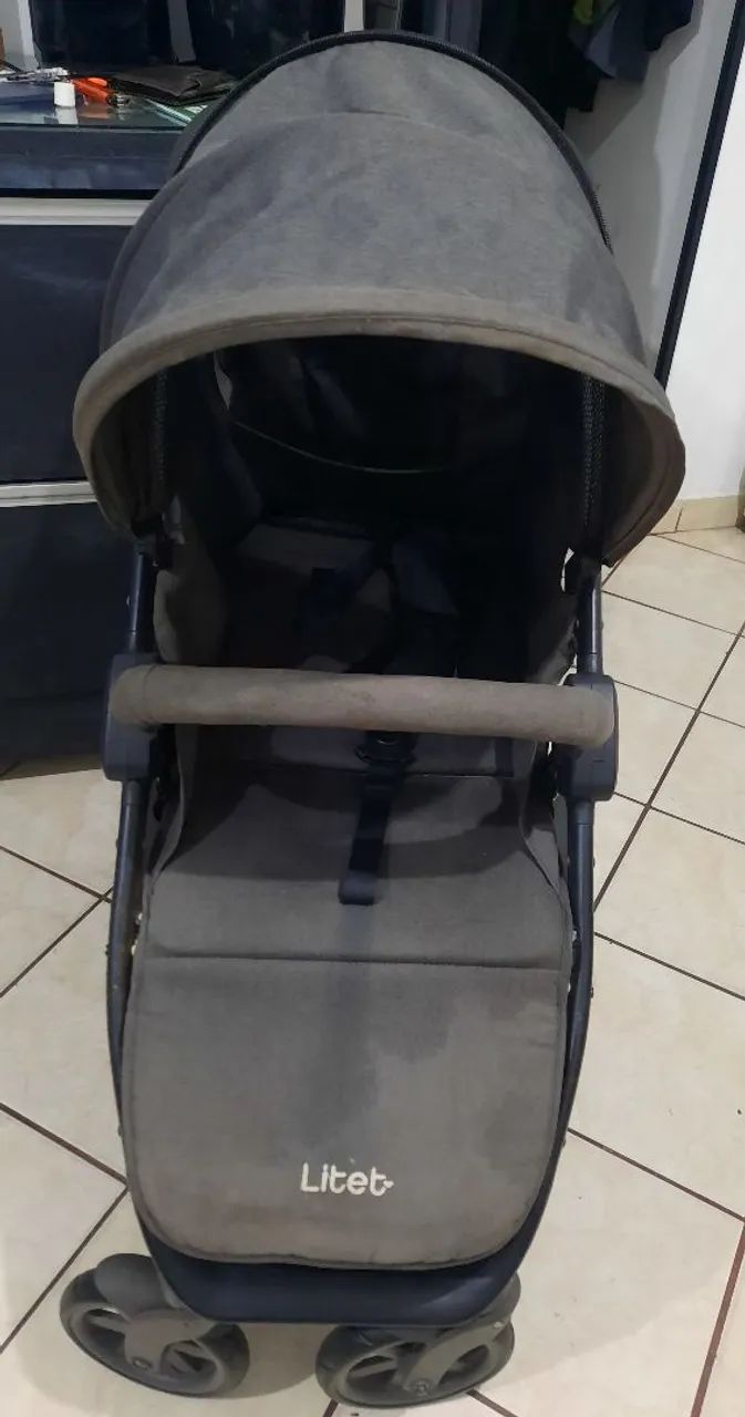 Carrinho de bebê usado