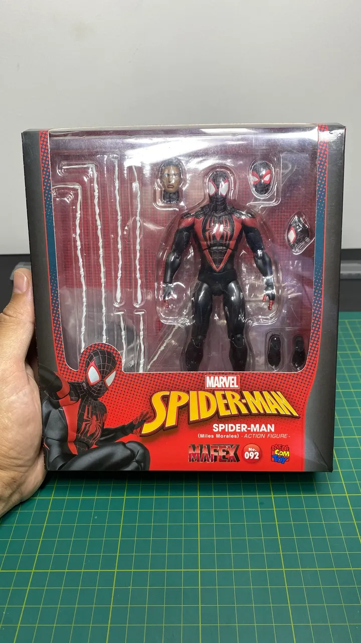 Figura de ação Mafex No.236 Spider-Man (Miles Morales) Renewal Ver