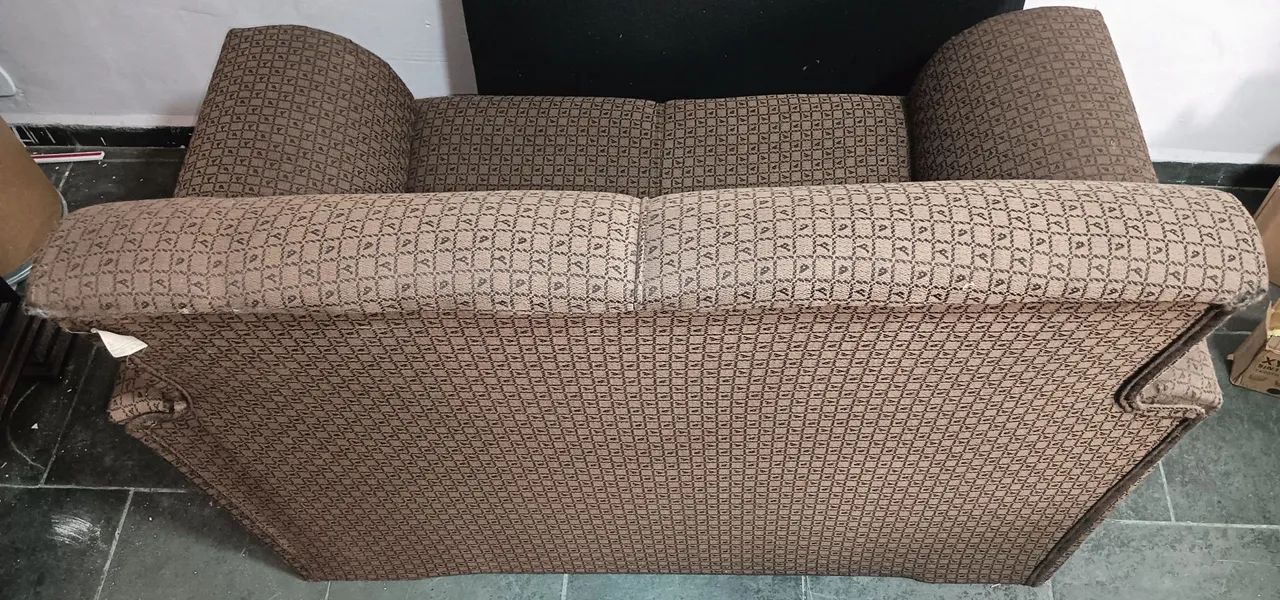 SOFÁ 2 LUGARES EXCELENTE ESTADO MARROM  - Foto 2