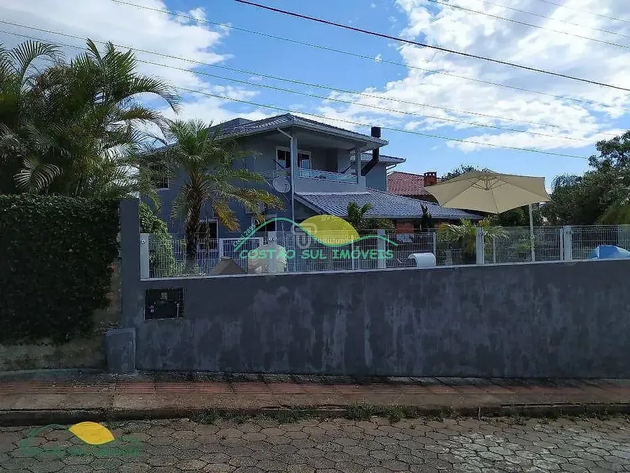 Edificação com 2 casas. Interessante para residir e gerar renda, dista a 390 m da Praia do - Foto 3