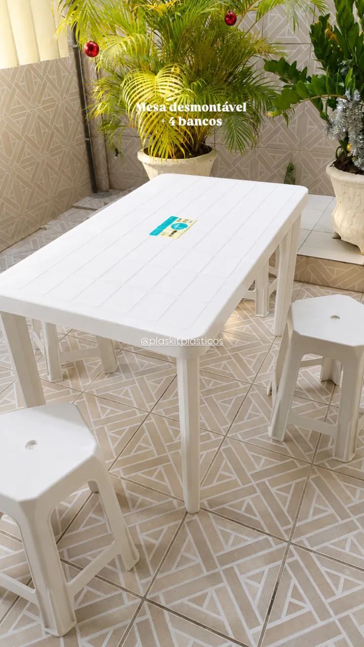 Mesa retangular + 4 bancos