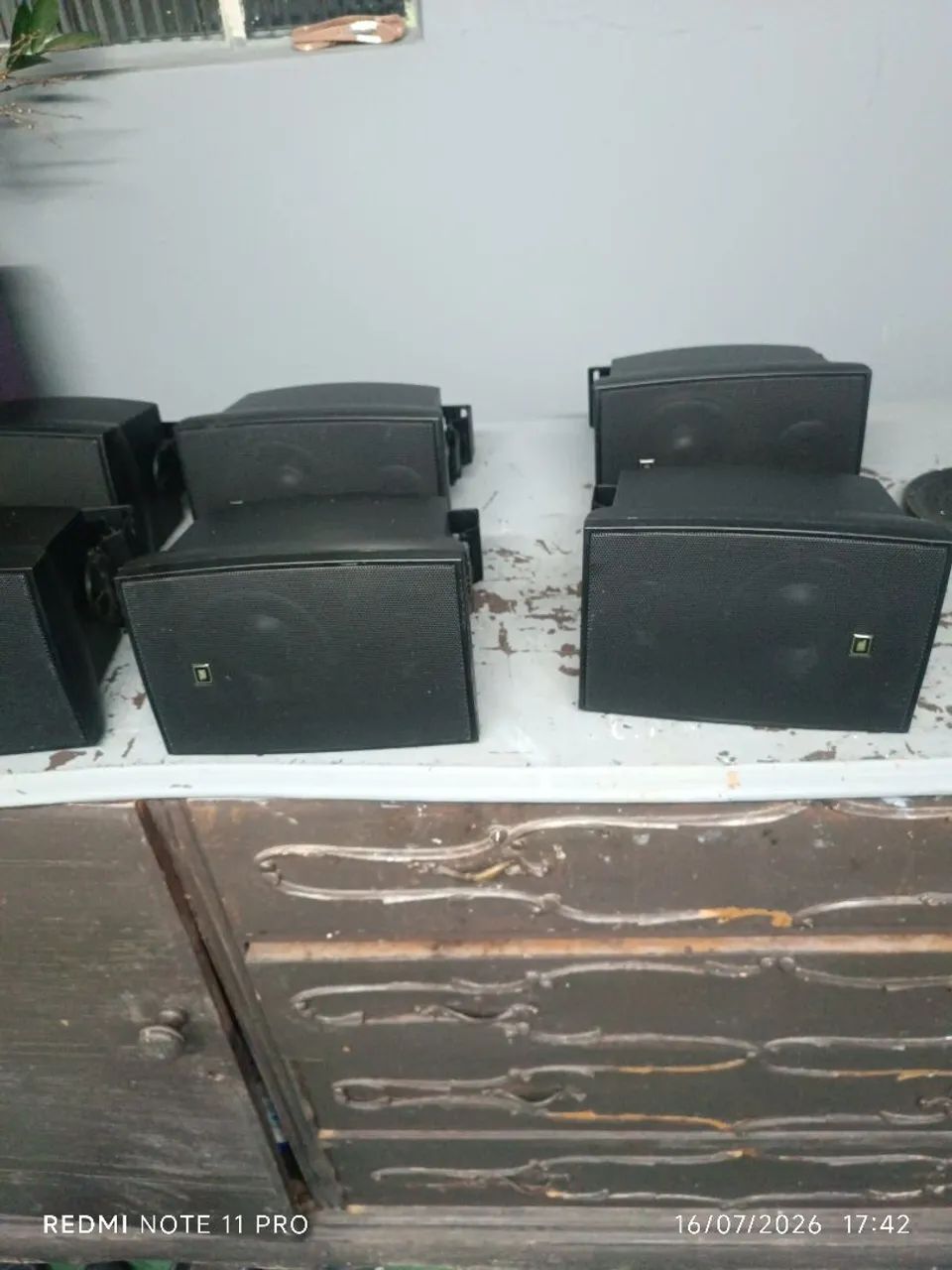 6 caixas JBL 