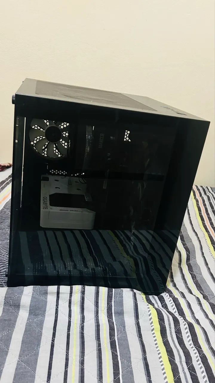 PC GAMER - Ryzen 5 5500 + RTX 5060 + 32GB RAM
