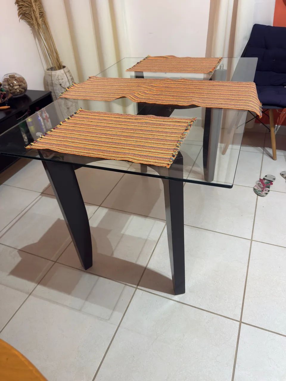Mesa com tampo de vidro 