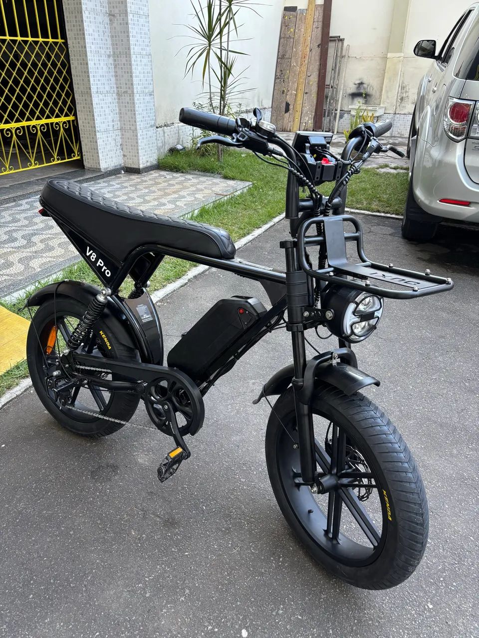 V8 pro 407687202814054401