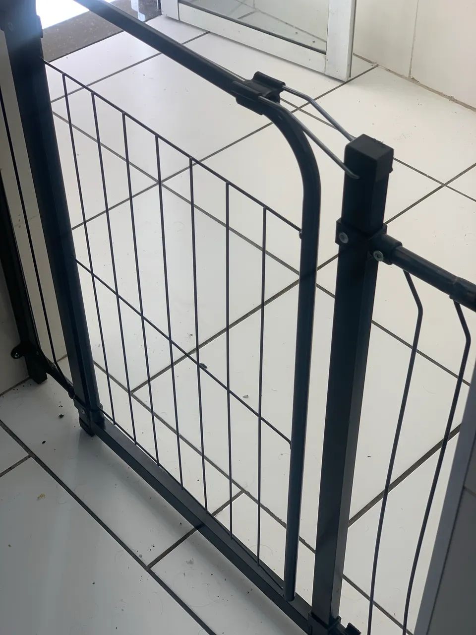 Portão pet com fixação na parede reforçado