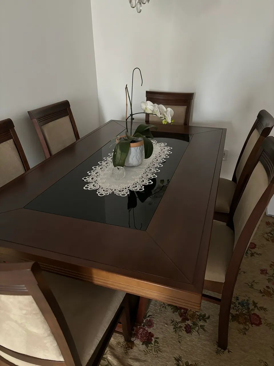 Mesa de jantar de madeira maciça e 6 cadeiras - Foto 2