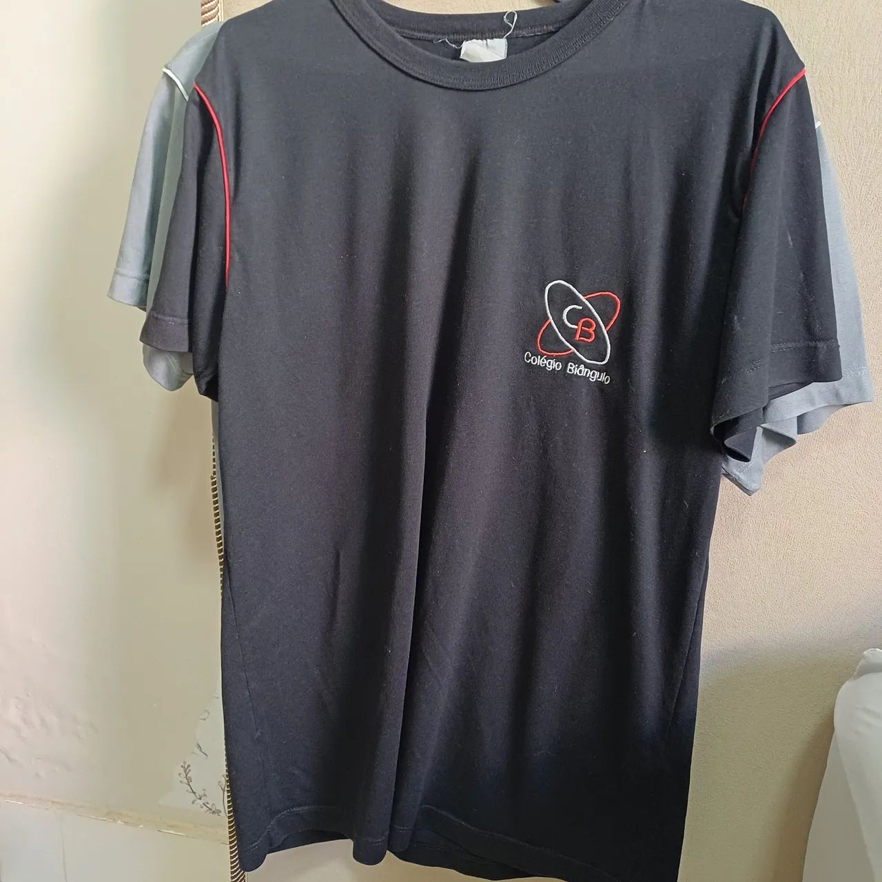 Livros e camiseta Biângulo  - Foto 2