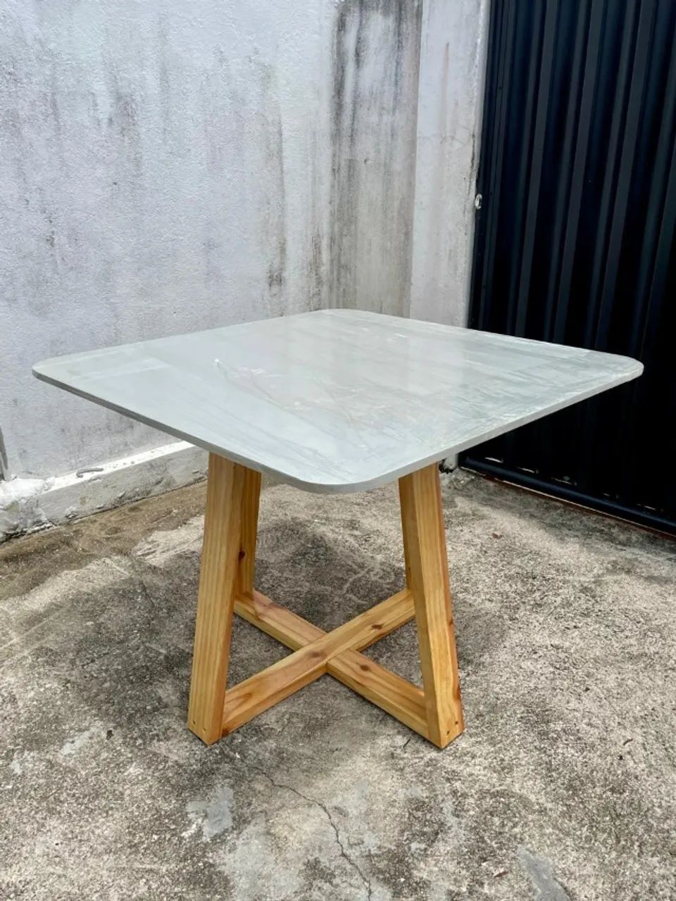Mesa de Jantar Quadrada - PRONTA ENTREGA