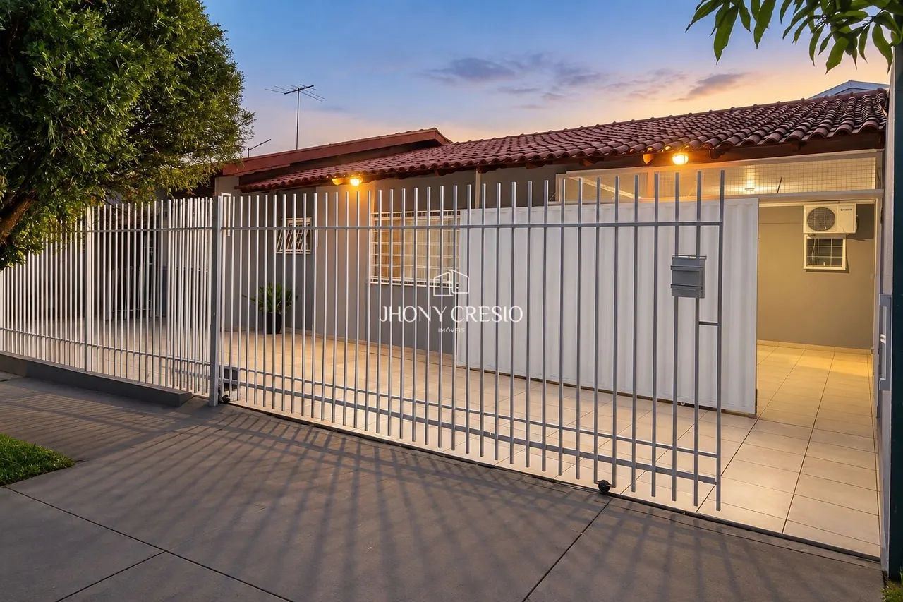 Casa à venda na zona sul, Ampla e com 3 quartos sendo 2 suítes.