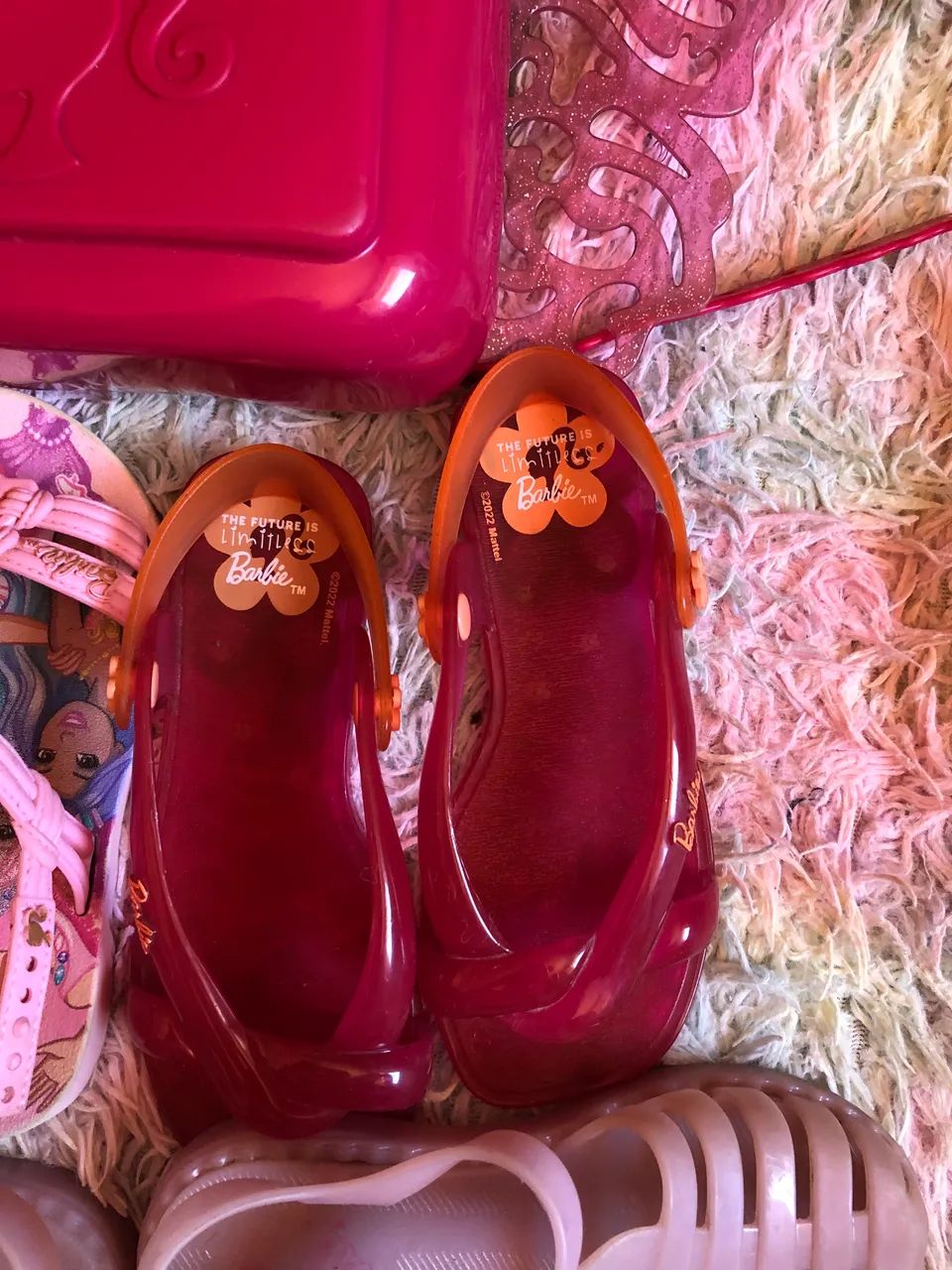 Bolsa Barbie e 3 Sandálias Barbie Original Tam 29 e 28 - Foto 4