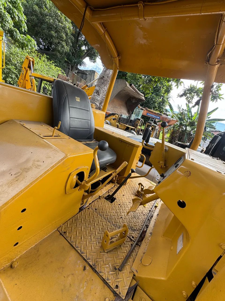 Trator de Esteira D4 - CAT — foto 3