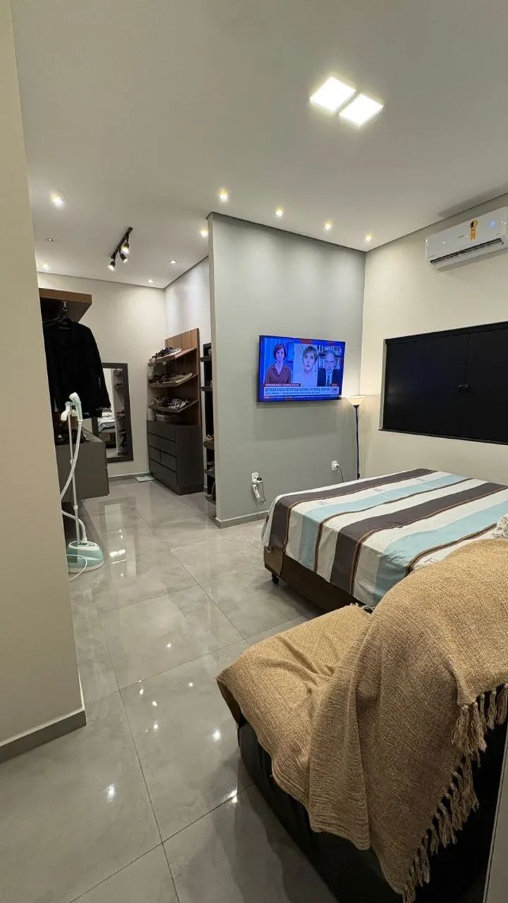 Casa no Condomínio Alphaville. Três quartos, sala integrada, piscina, placa solar - Foto 2