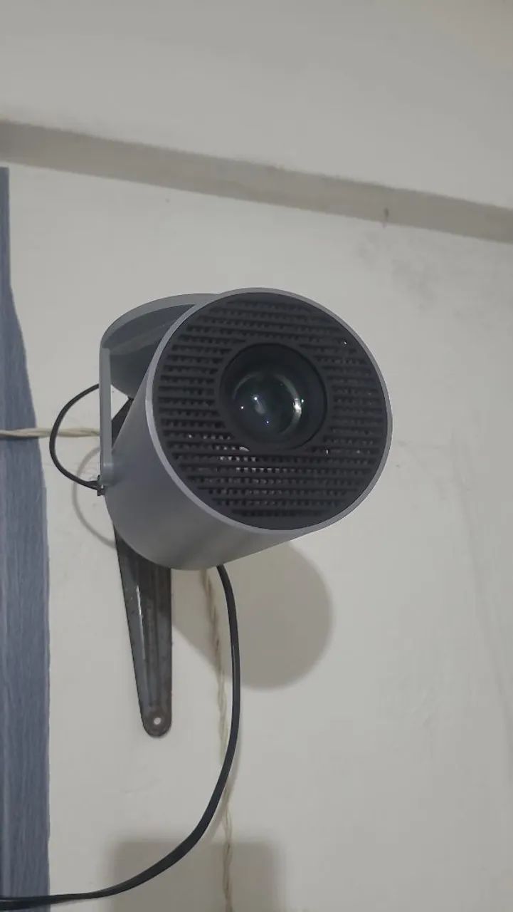 Vende-se mini projetor e caixa soundbar