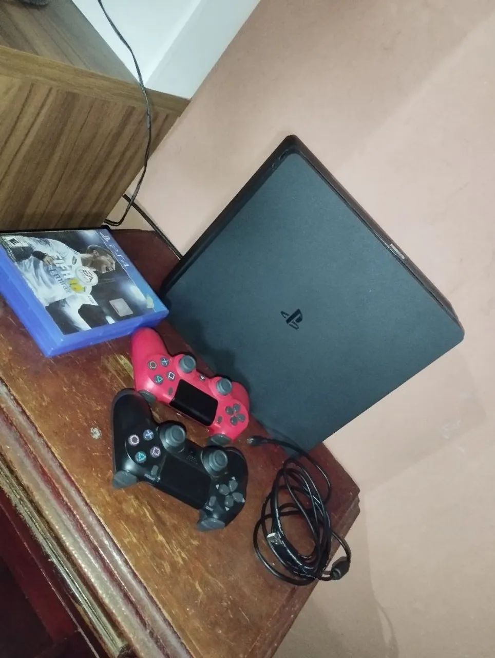 PS 4 SLIM DE 1TR + 2 CONTROLES E 2 JOGOS NA CAIXA  - Foto 5