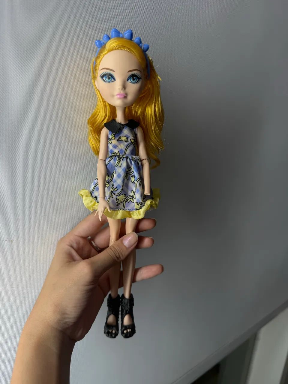 Blondie Lockes da coleção Picnic Encantado (Enchanted Picnic) da linha Ever After High