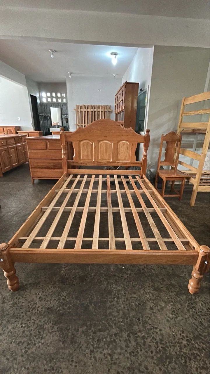 Cama de casal de madeira 