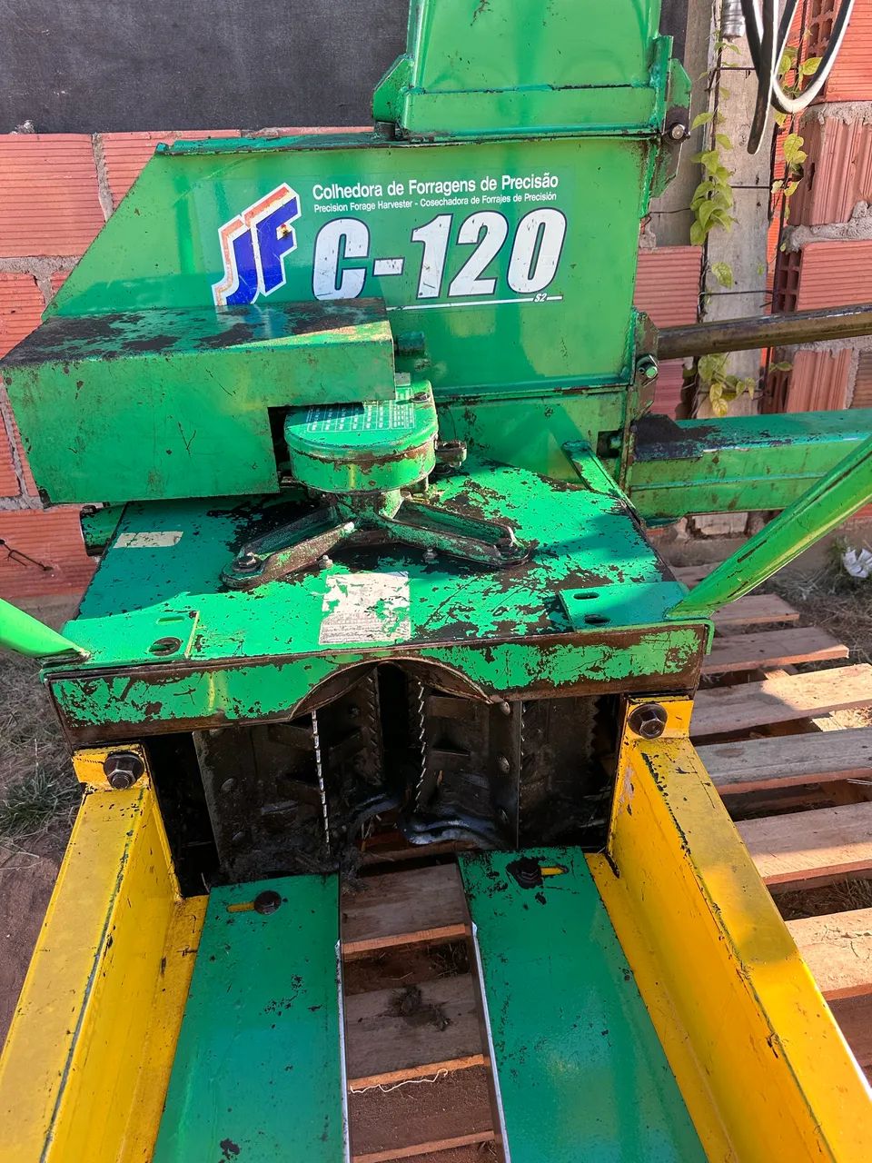 Ensiladeira JF C120