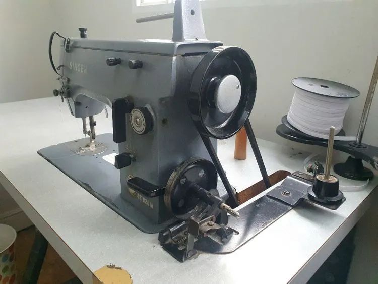 Máquina zigzag bordadeira Singer - Foto 3