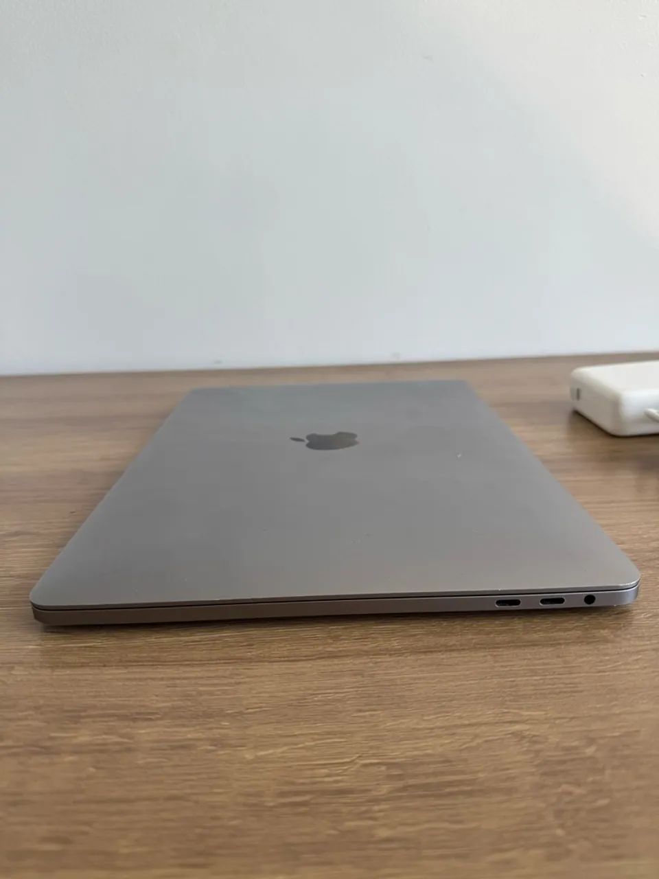 MacBook Pro 2017 256gb SSD, 8 ram Touch Bar - Notebooks - Porto