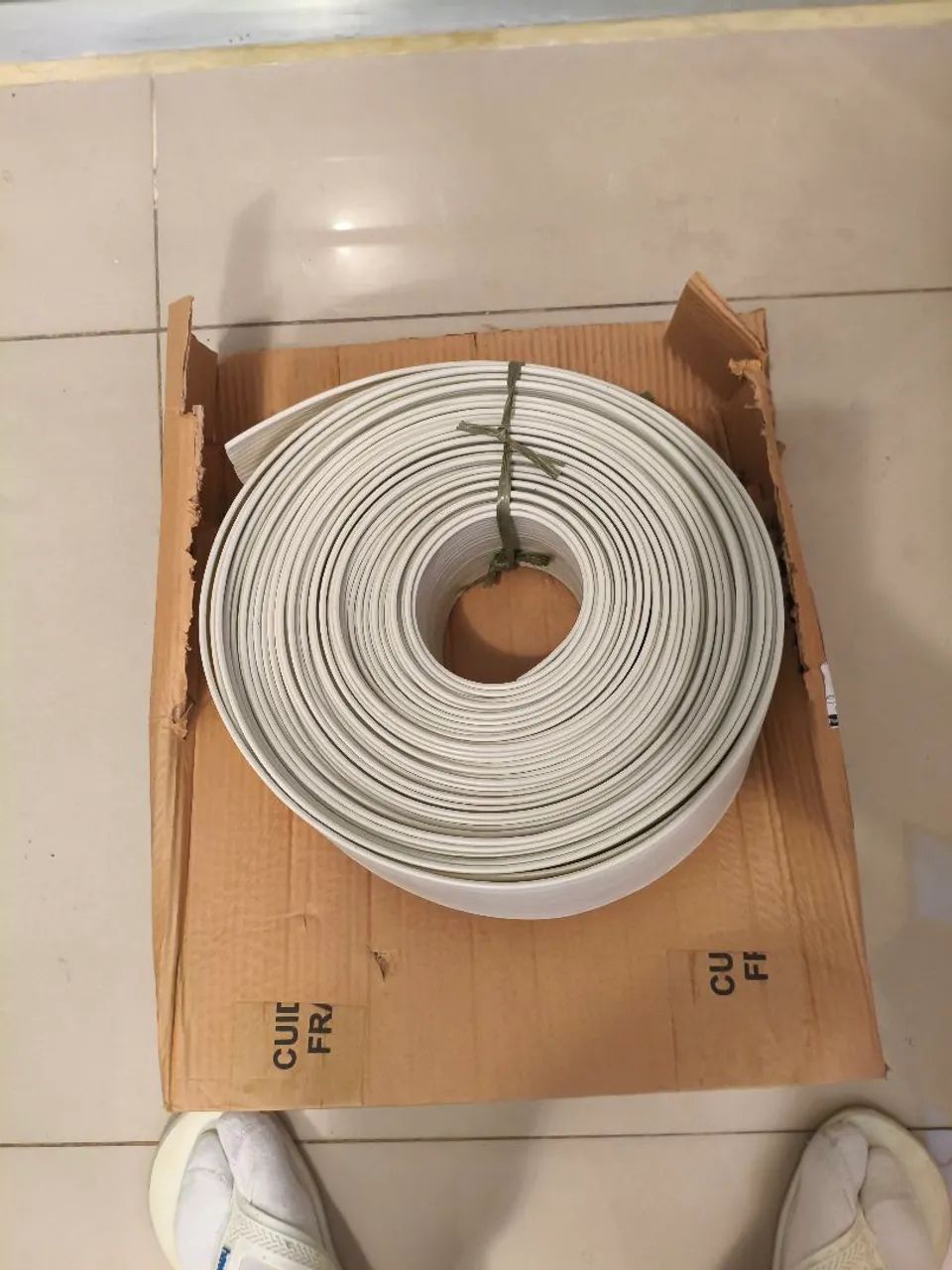 Fita de PVC para vedar portão 30m x 0,10cm - Foto 2