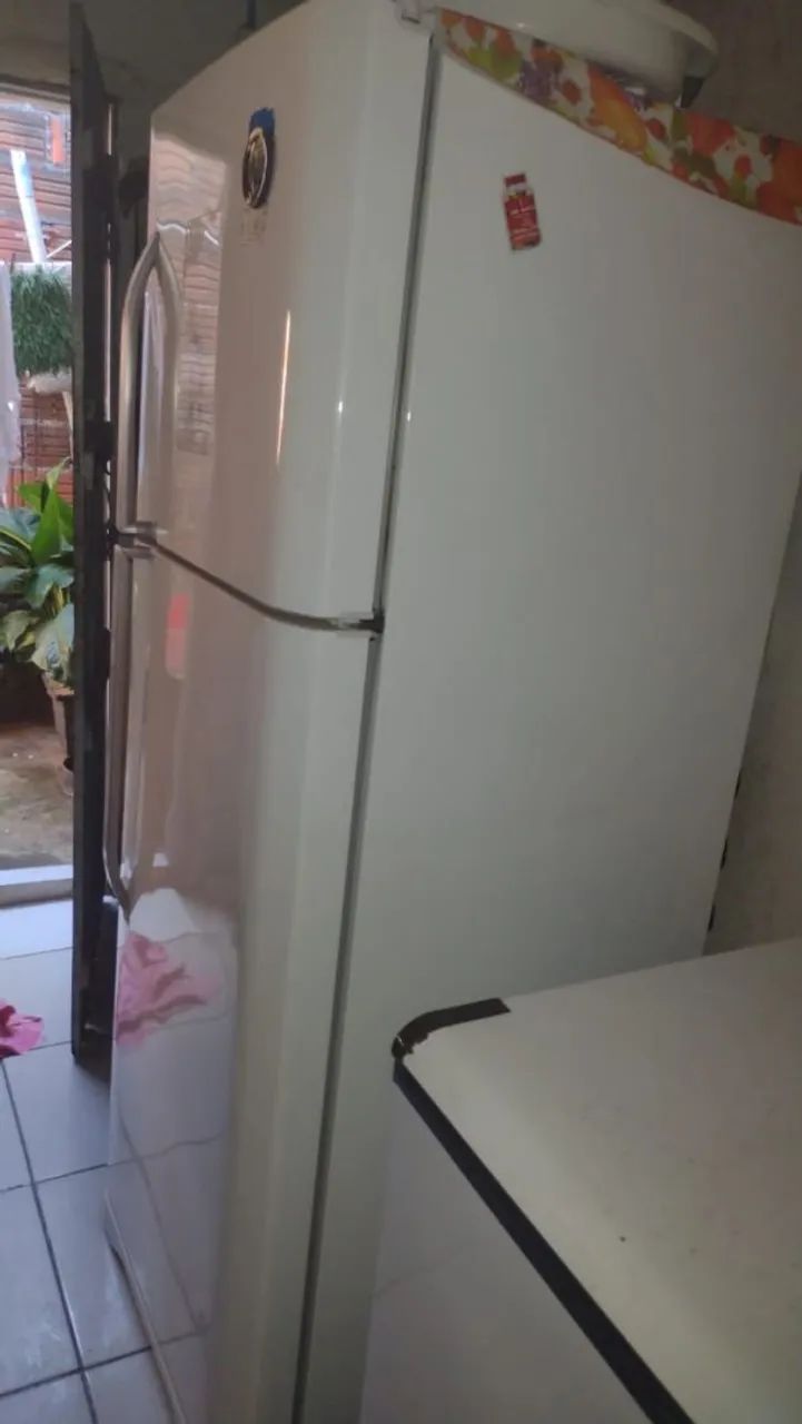 Vendo geladeira Electrolux usada com defeito  - Foto 3