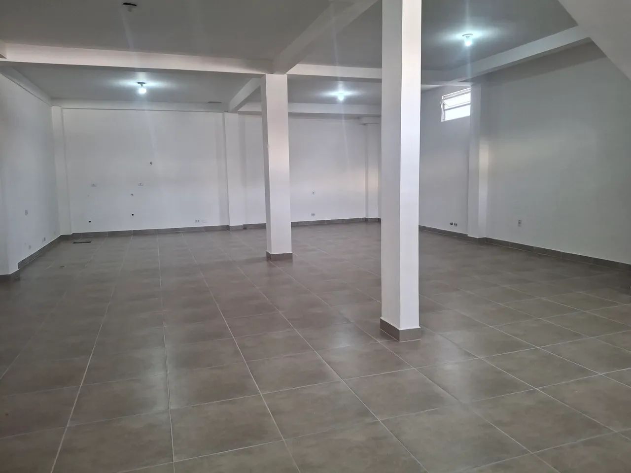 Alugo Ponto comercial no cic - Foto 3
