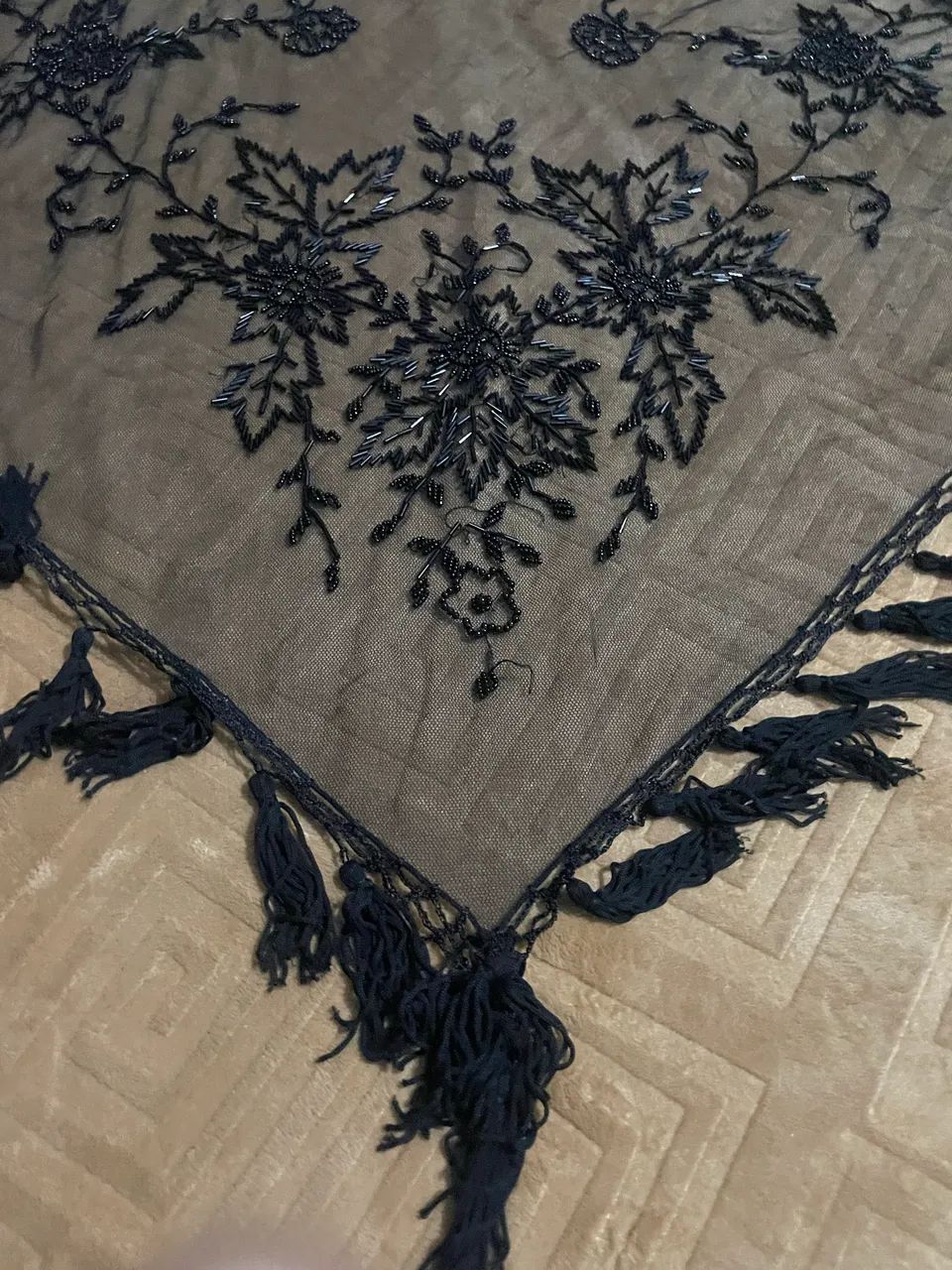 Véu preto bordado e rendado - Foto 3