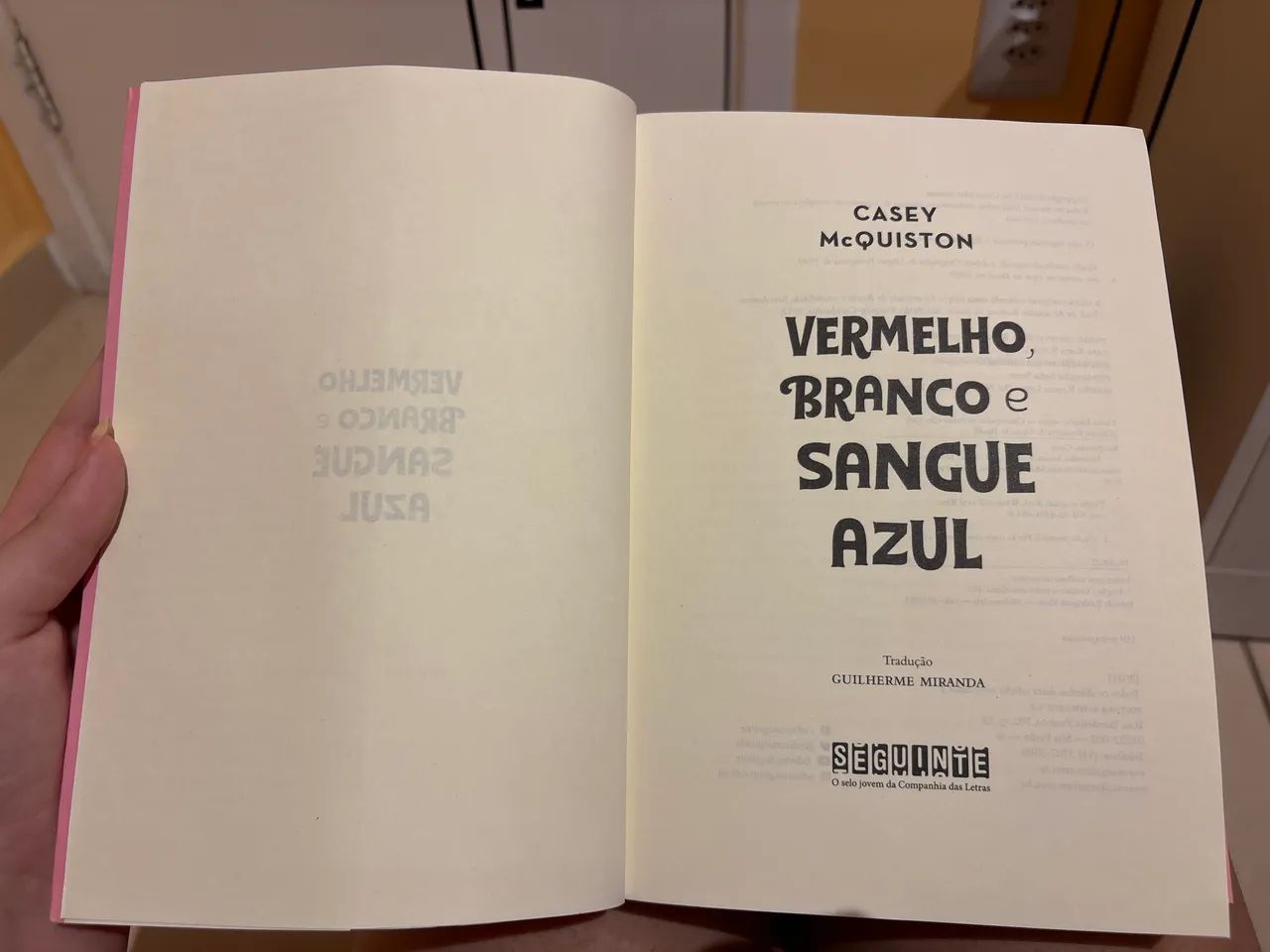 Livro Vermelho, Branco e Sangue Azul - Foto 3
