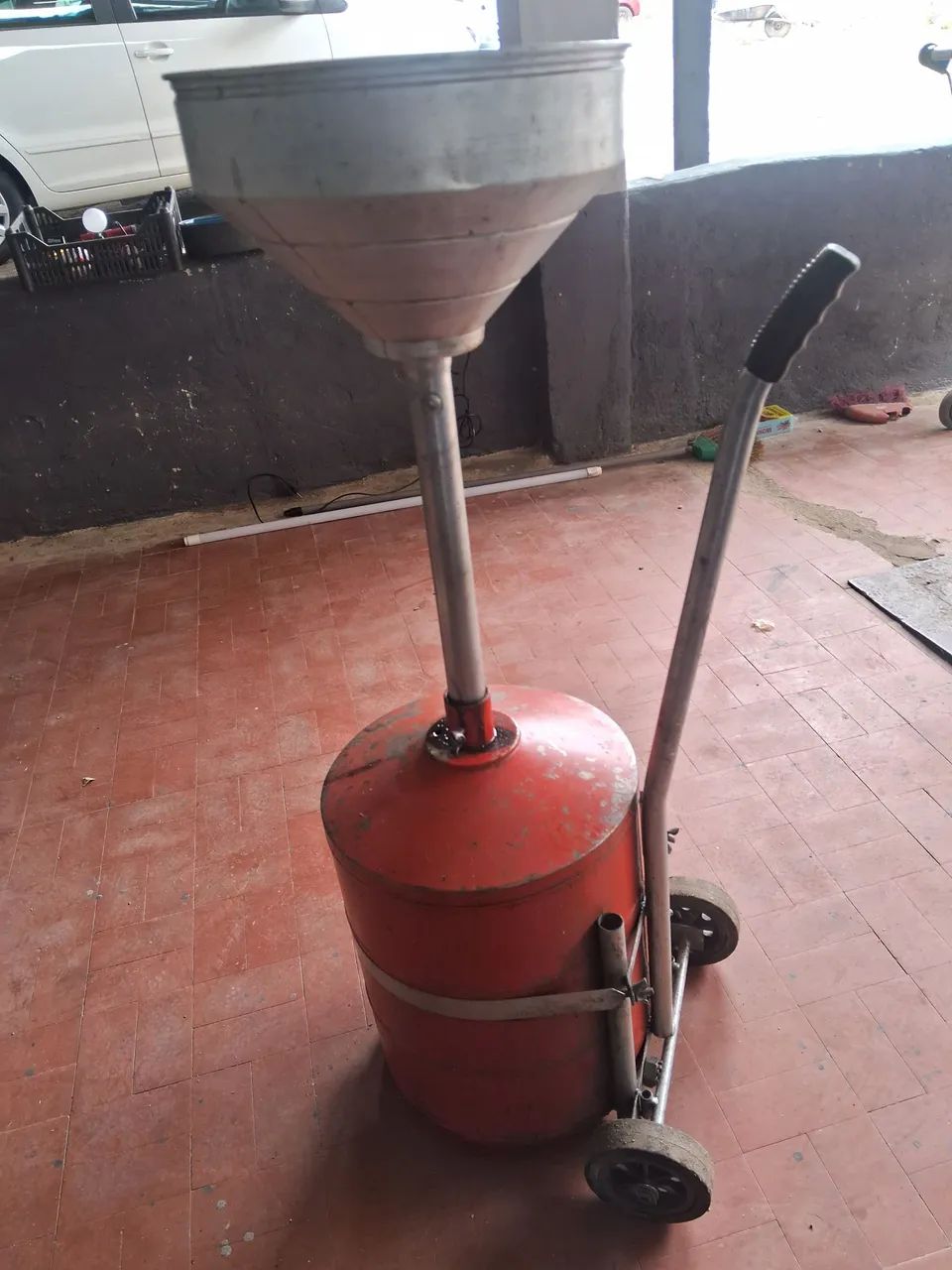 Coletor de óleo pingadeira com carrinho para oficina mecânica 