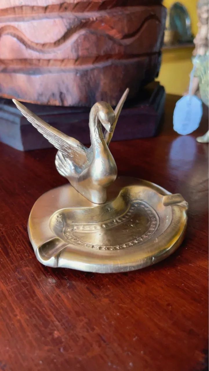Lindo e antigo cinzeiro de bronze formato de cisne - Foto 2