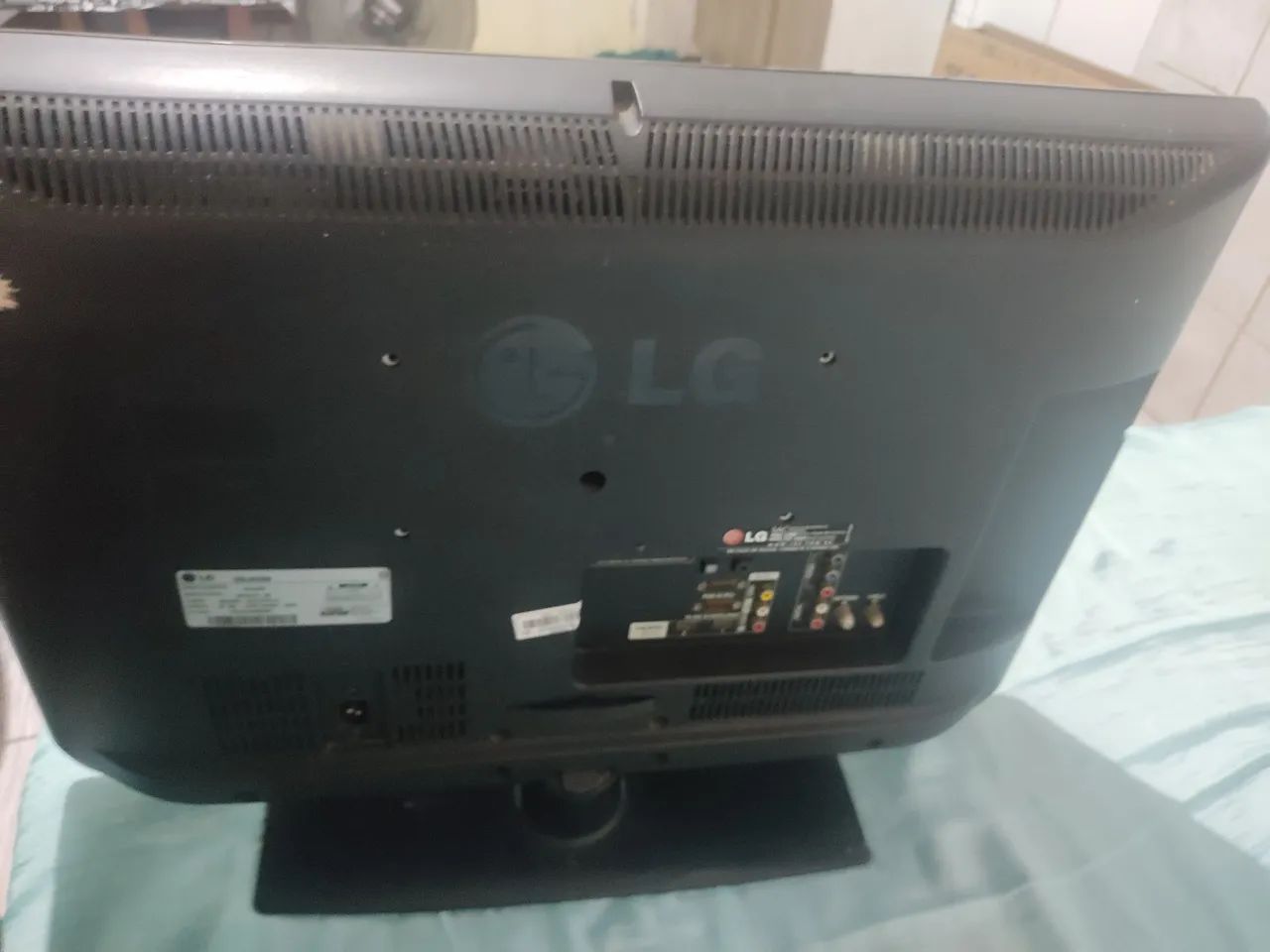 Vendo televisão 26 polegadas LG com cabo e controle remoto 400 reais  - Foto 2