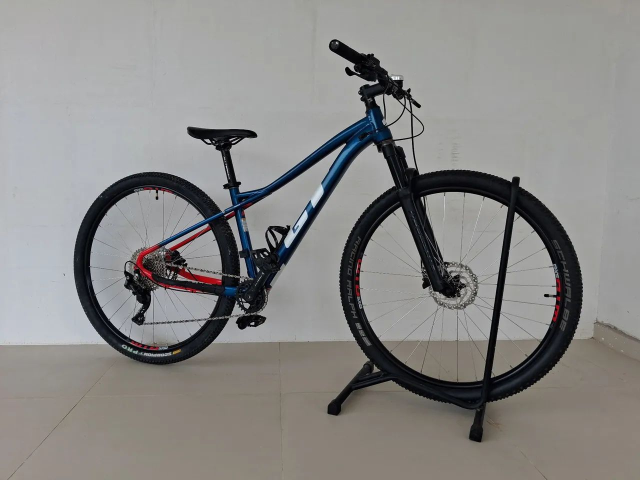 Bicicleta GT Avalanche Comp 29