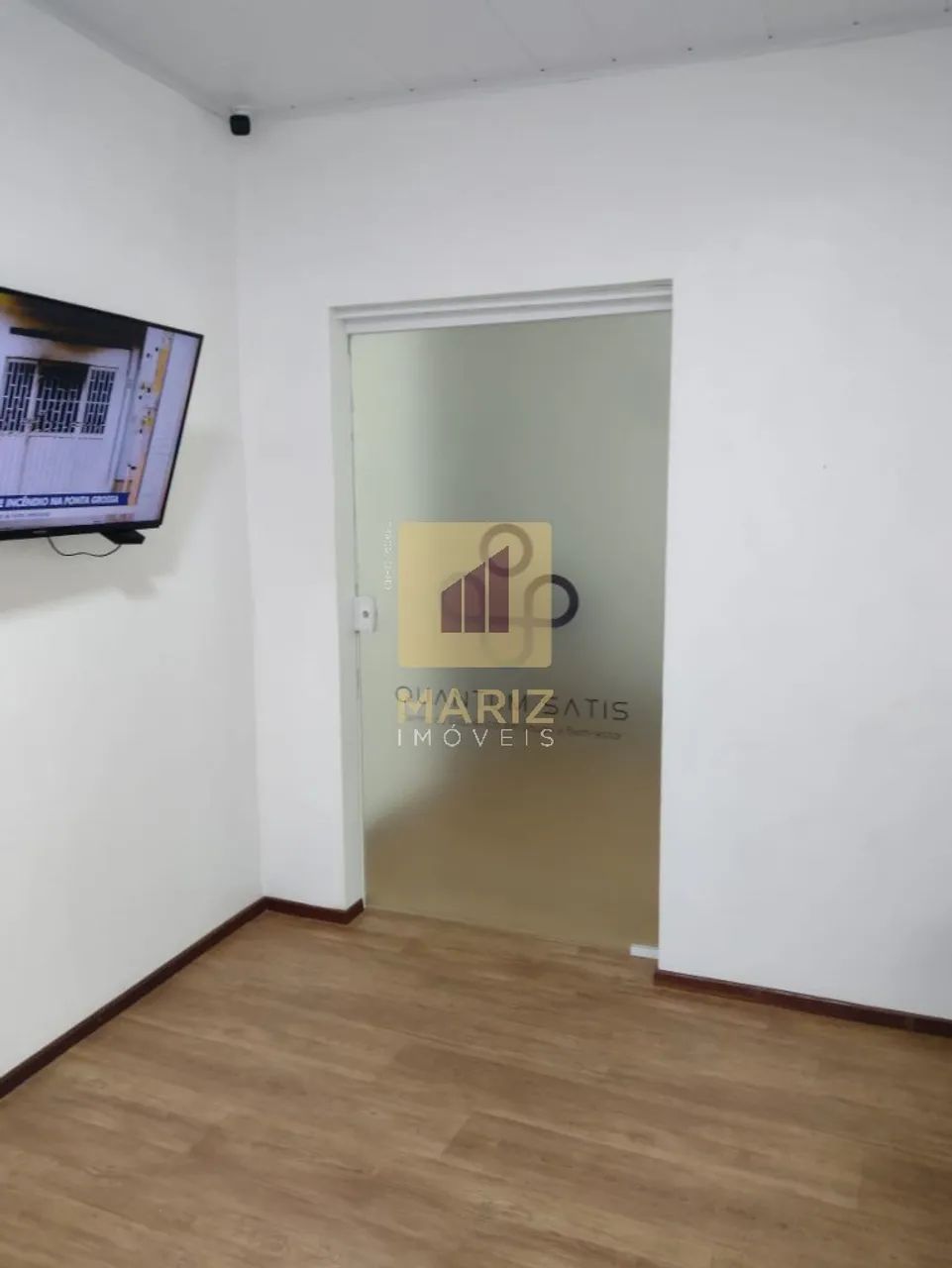 Oportunidade Imperdível: Sala Comercial com 6 Salas, 4 Vagas de Garagem e 500m² no Centro 