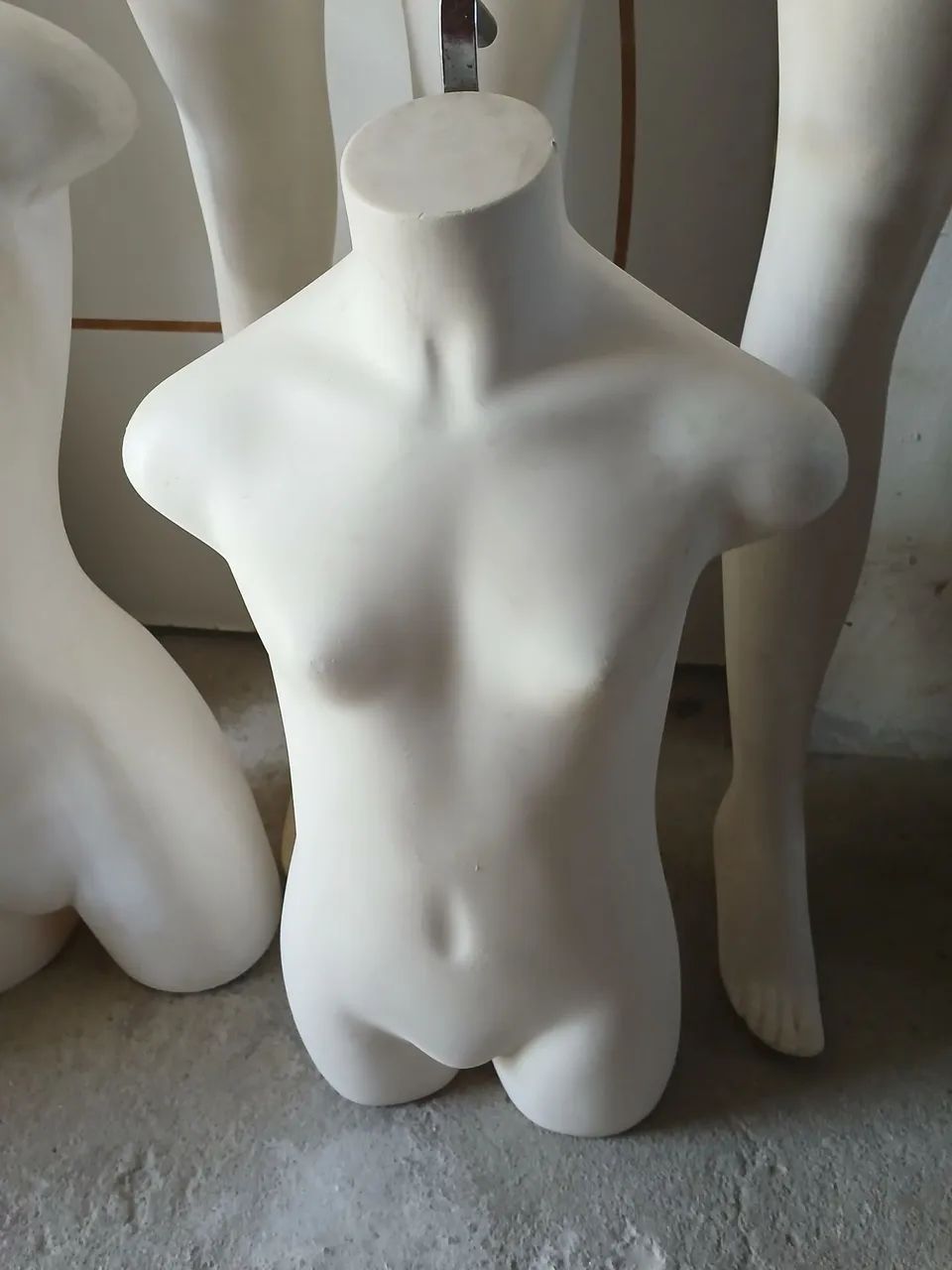 Lote de Manequins e Expositores para Loja / Brechó - Foto 3