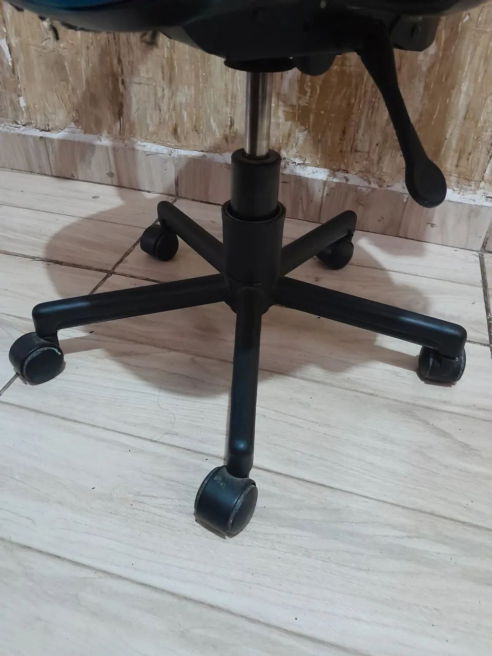Mesa de escritório de vidro. - Foto 4