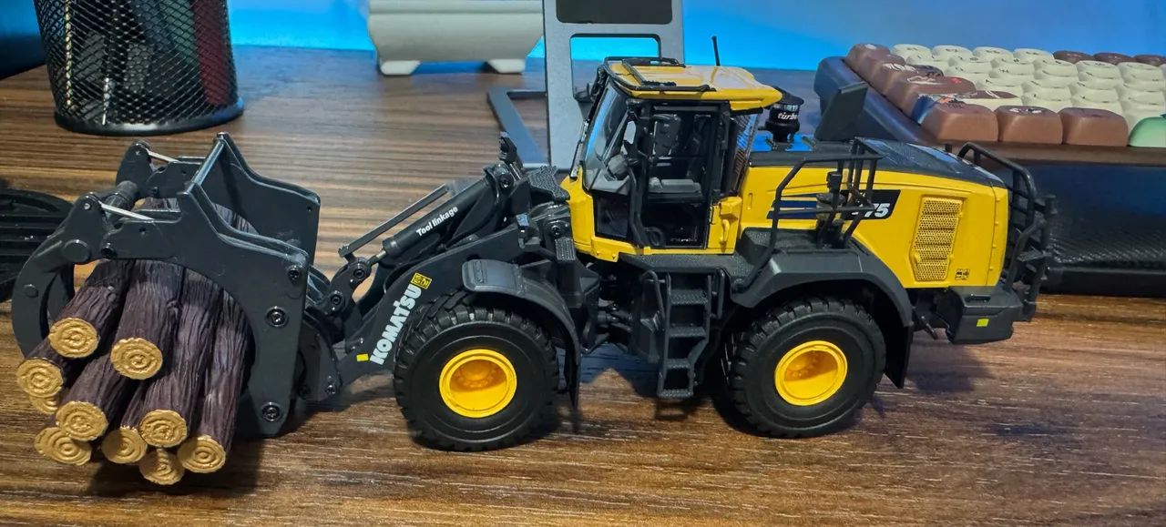 Miniatura Komatsu WA475 Florestal 1/50