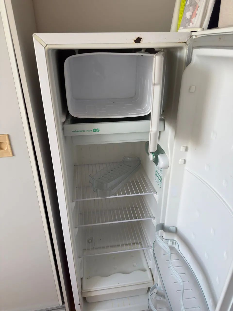Vendo geladeira semi nova