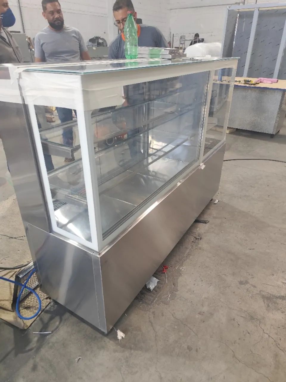Vitrine refrigerada inox 1800×600×1250 (alta capacidade) 