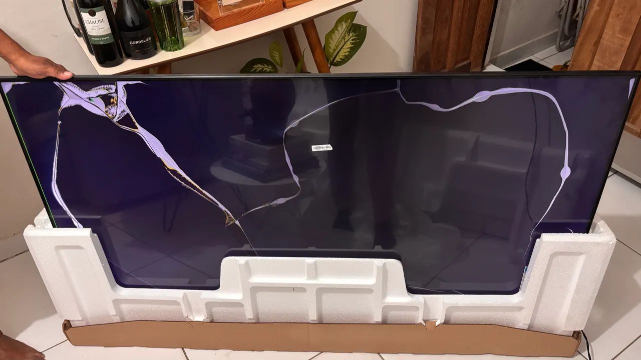 Tv na caixa que estar trincada  - Foto 5