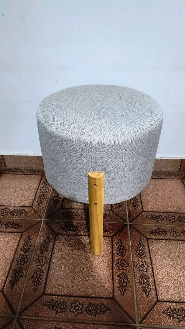 Puff Redondo Luxo Apolo com Pés em Madeira Maciça - Foto 3