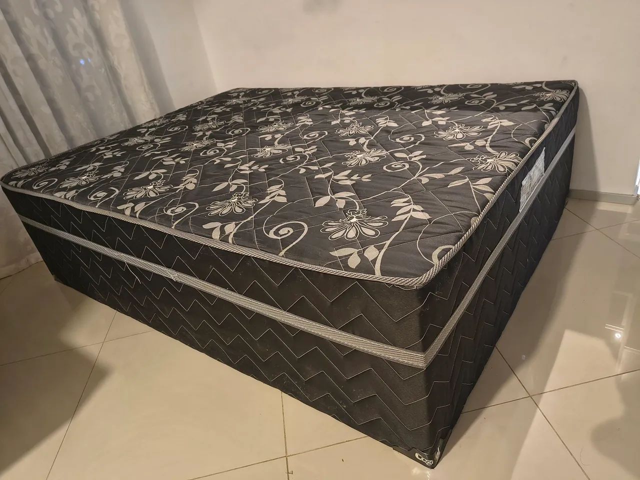 Vendo cama box casal em estado de nova marca Cazdol