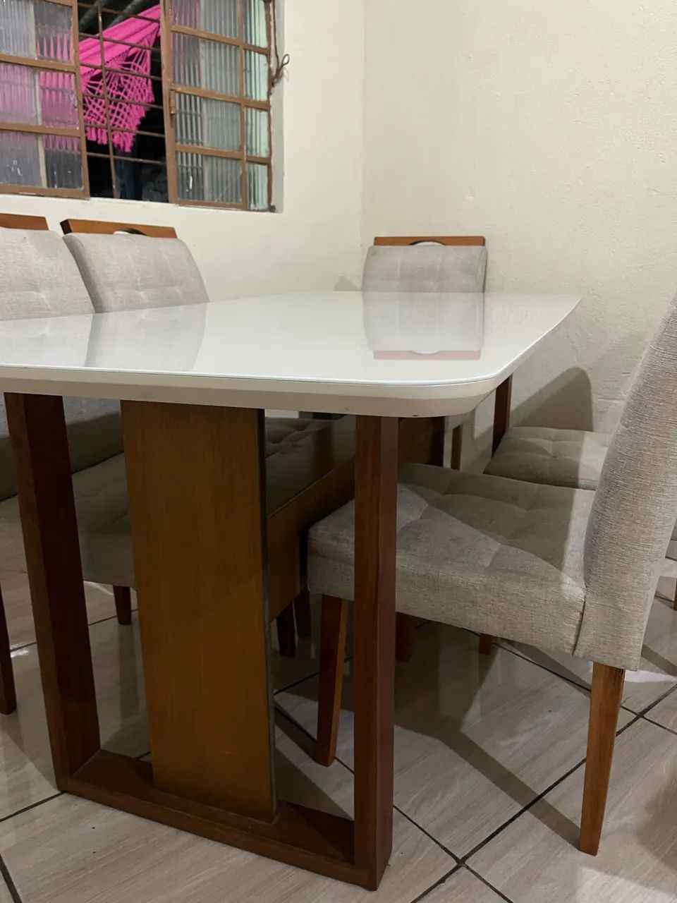Vende se uma mesa com 6 cadeiras  - Foto 2