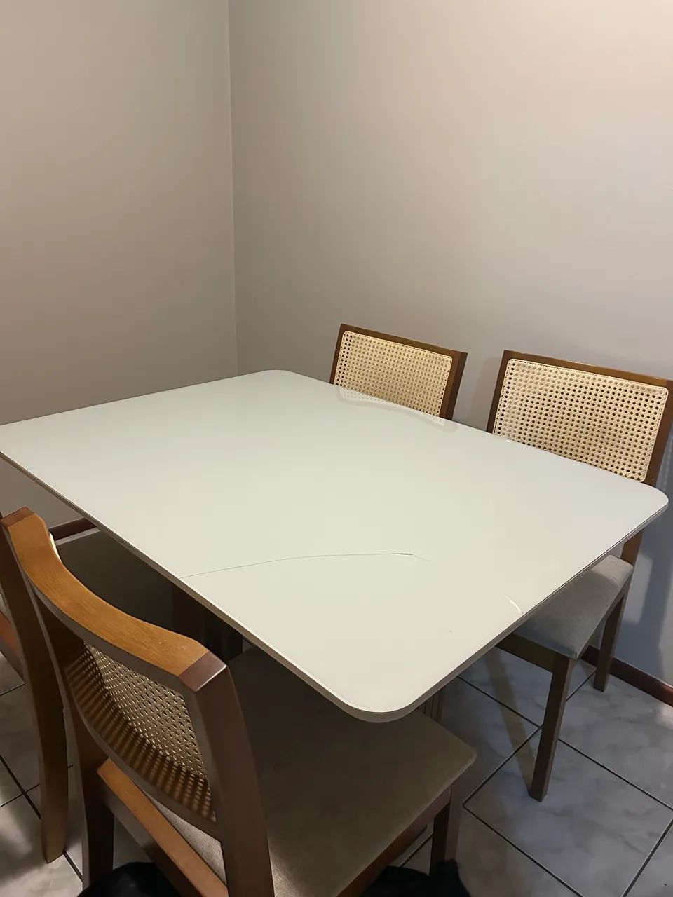 Mesa com tampo de vidro