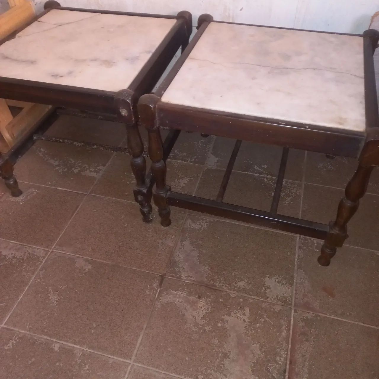 Vendo mesas de centro antigas 150.00