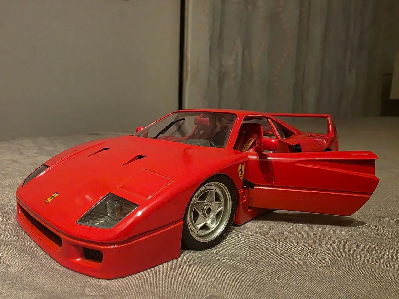 Miniatura f40 escala 1:18