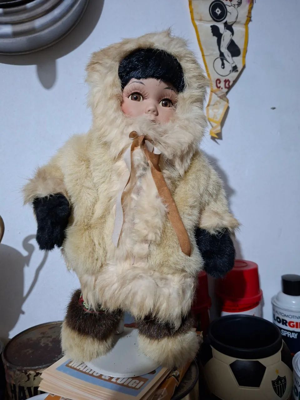 Boneco esquimó  cabeça de porcelana 