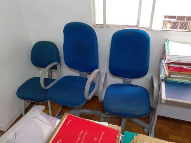 Cadeiras para escritório com bracços e sem braços, rodinhas e sem rodinhas