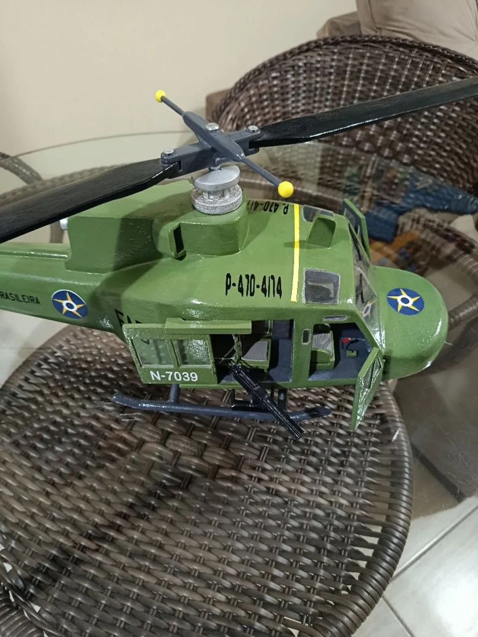 Helicóptero decorativo miniatura artesanal  - Foto 3